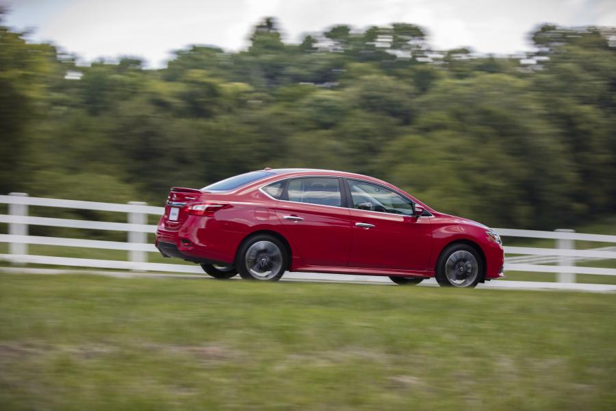  Nissan Sentra SR Turbo (B17) 2016 года  (фото 3 из 44)